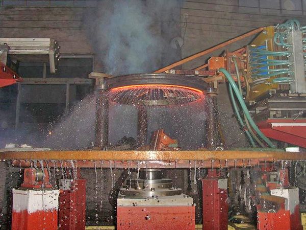 齒輪內(nèi)孔淬火現(xiàn)場(chǎng)